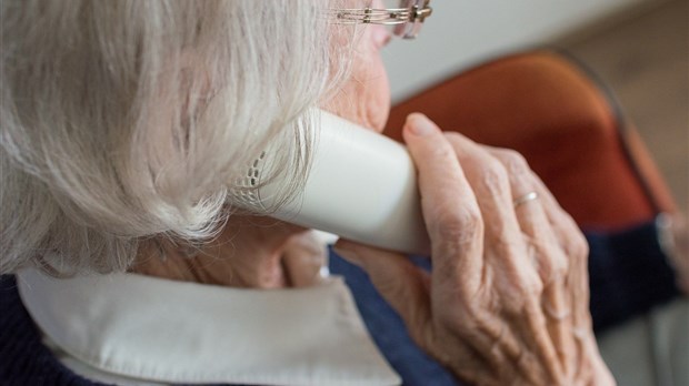 Une ligne téléphonique culturelle dédiée aux aînés