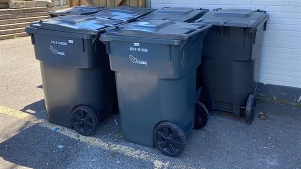 Distribution de 130 000 bacs noirs pour la collecte des déchets à Laval