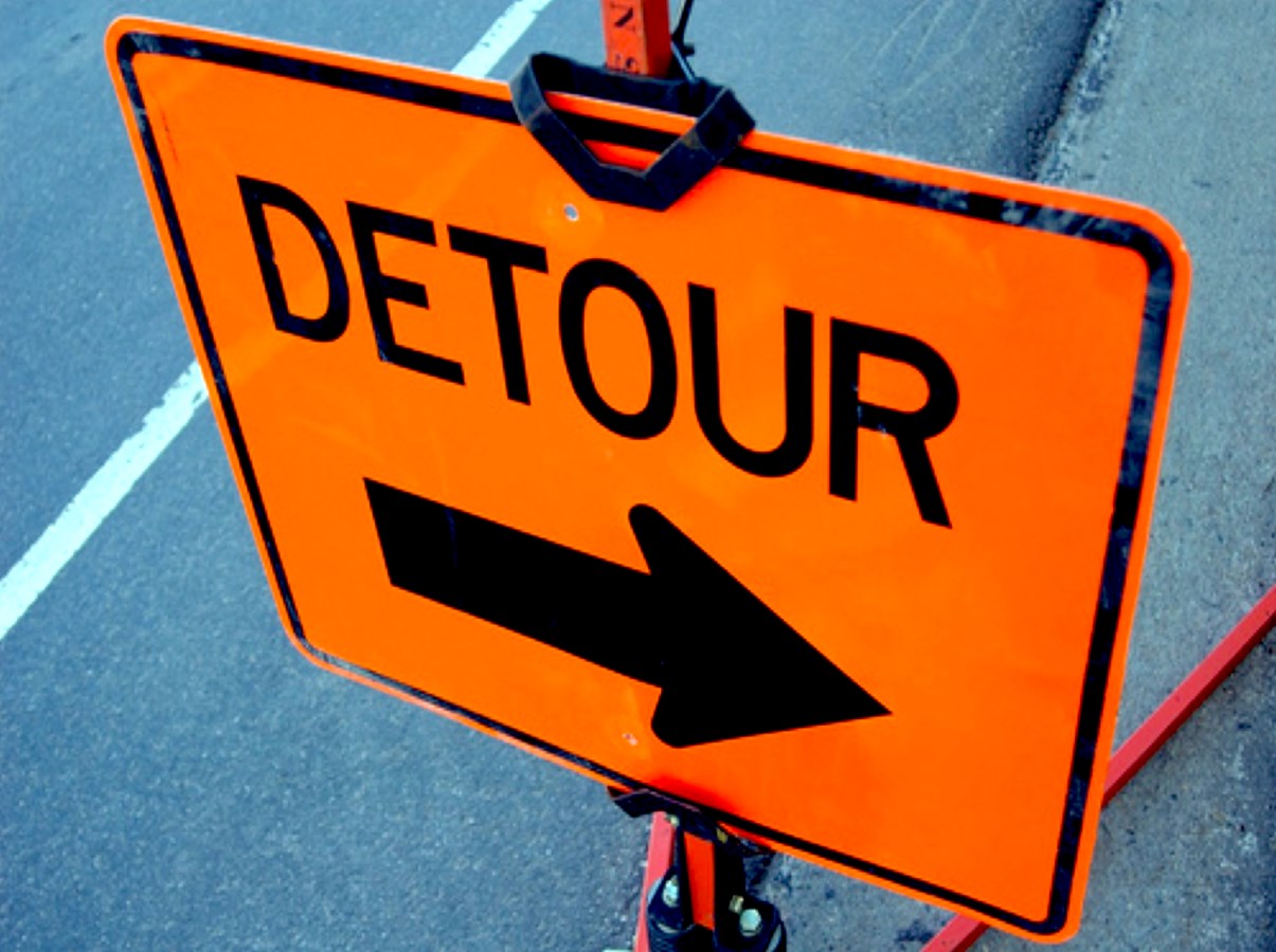 La voie de desserte de l'autoroute 440 en direction ouest ...