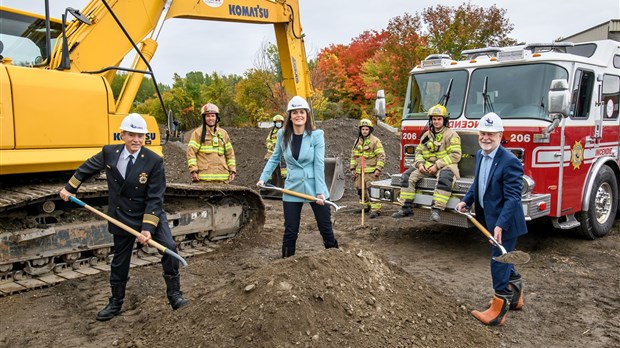 À Laval, coup d’envoi des travaux de la caserne 6