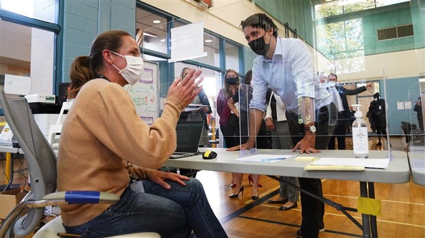 Ottawa pourrait forcer la main aux provinces pour la vaccination obligatoire des travailleurs