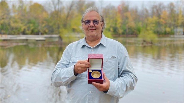 Jean Lauzon reçoit la Médaille du lieutenant-gouverneur pour mérite exceptionnel