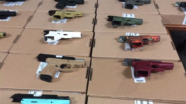 Violence par armes à feu : perquisitions et arrestation d'un suspect 