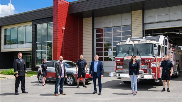 La Ville de Laval signe une convention avec l’Association des pompiers