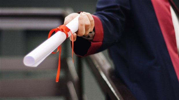 Célébrer la graduation des jeunes