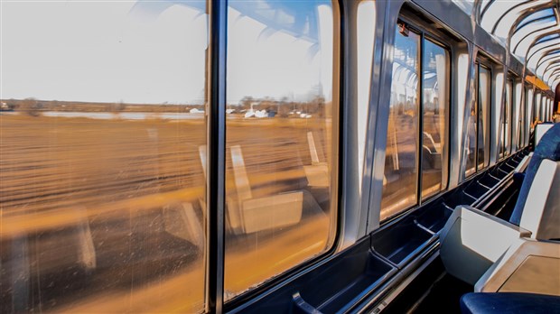 Construction d'un train à haute fréquence avec un arrêt à Laval
