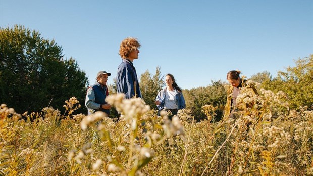 Chassepareil dévoile le vidéoclip « L'oiseau sur la montagne » et les dates de sa tournée estivale