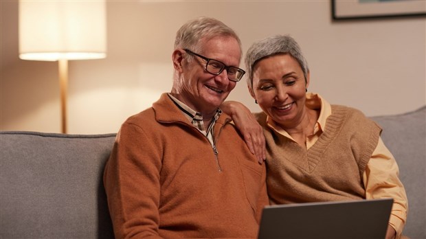Les aînés qui fréquentent internet réduiraient leur risque de démence