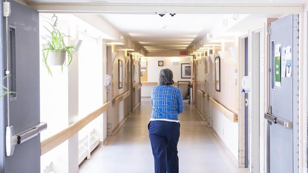 Québec tend la main aux médecins à la retraite pour combler les besoins en CHSLD