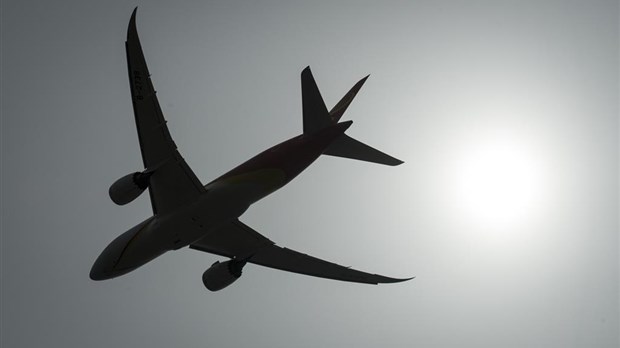 Sondage: 1/3 des Canadiens changent leurs plans de vacances cette année