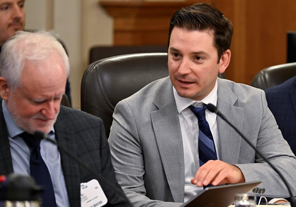 Obsolescence programmée: Jolin-Barrette ouvert à encadrer le temps de réparation