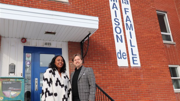 Paolo Galati au Relais du quartier Saint-Vincent-de-Paul pour la distribution de paniers de Noël 