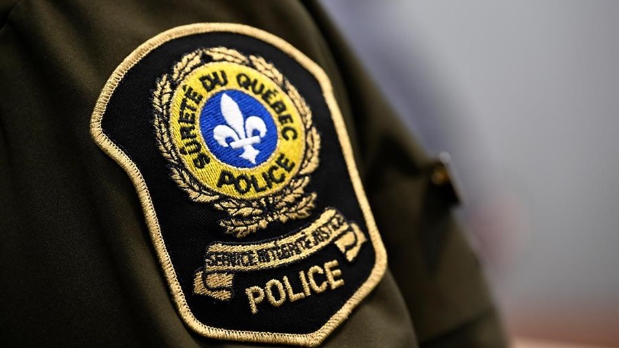 Le suspect d'un délit de fuite mortel sur l'A-15 à Laval se livre aux policiers