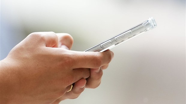 Violence conjugale: les survivantes se heurtent à des obstacles liés aux téléphones