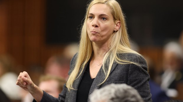 Ottawa ne veut pas dire si les entreprises d'IA paieront des redevances aux médias