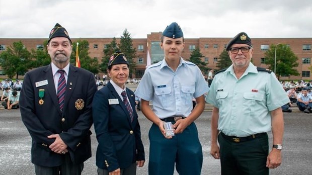 Des cadets et des membres du personnel de l’Escadron 709 Vimont-Auteuil récompensés