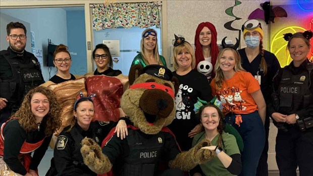 L'escouade Prévention du SPL visite les enfants à la Cité-de-la-Santé