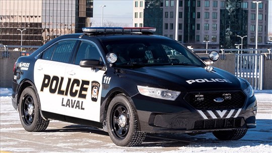 Début de la médiation : les policiers de Laval mobilisés en grand nombre