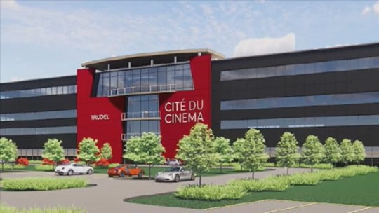 Isabelle Piché consulte ses citoyens sur le lot de la Cité du cinéma