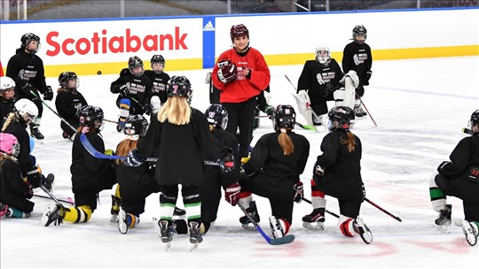 Des joueuses de la LPHF à la Fête du hockey féminin ce dimanche