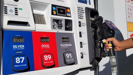 Québec retirera le prix plancher de l'essence dans l'espoir de hausser la concurrence