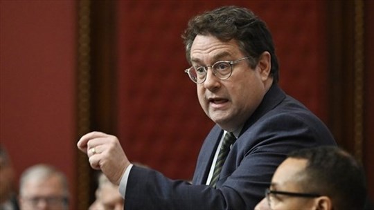 Laïcité: le projet de loi du ministre Bernard Drainville divise