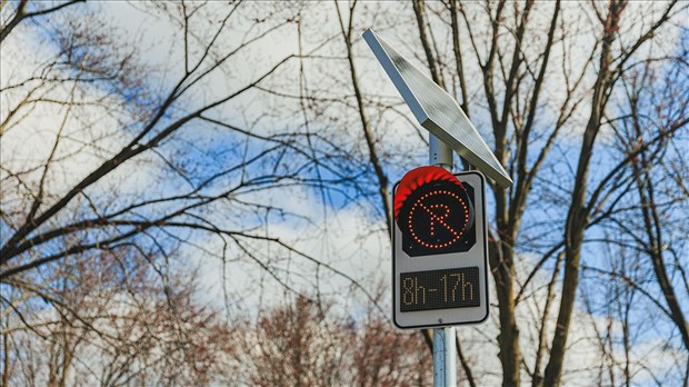 Stationnement sur rue : Laval passe à la signalisation intelligente 