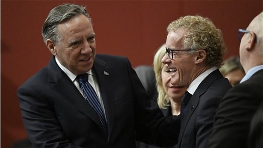Québec adopte son projet de loi pour limiter les grèves sur fond d'affrontement