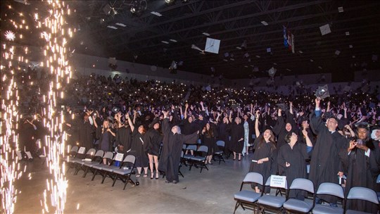Plus de 875 finissants du Collège Montmorency célèbrent leur diplôme