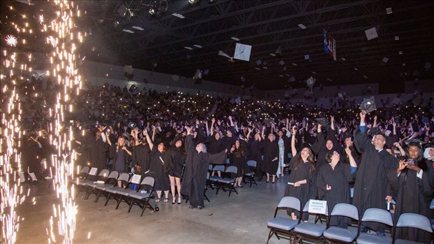 Plus de 875 finissants du Collège Montmorency célèbrent leur diplôme