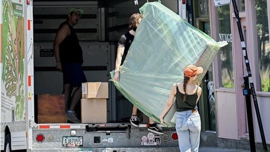 Un autre 1er juillet de déménagements sous le signe de la crise du logement