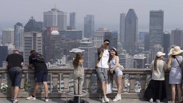 Des avis concernant la qualité de l'air et la chaleur restent en vigueur au pays