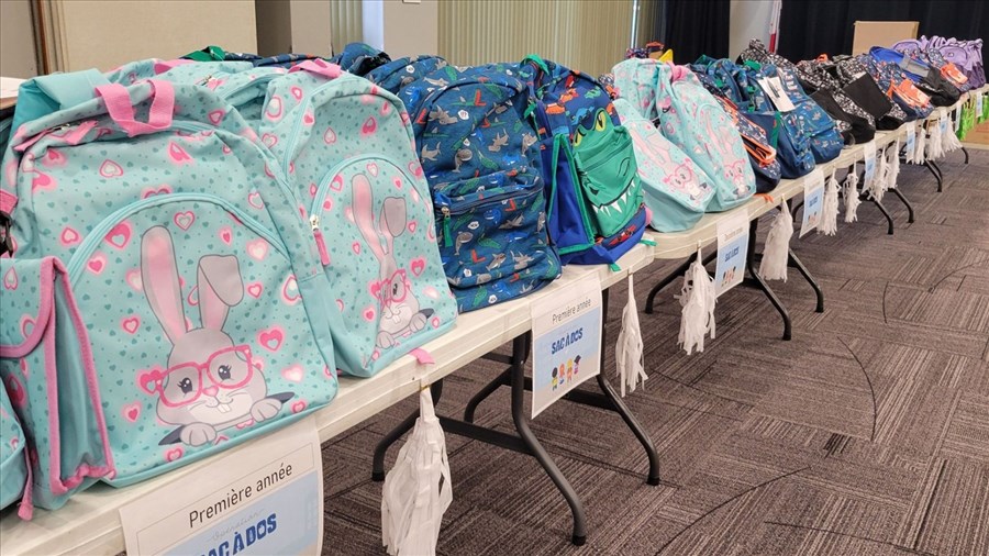 Regroupement partage offre à 150 enfants de Laval des fournitures scolaires