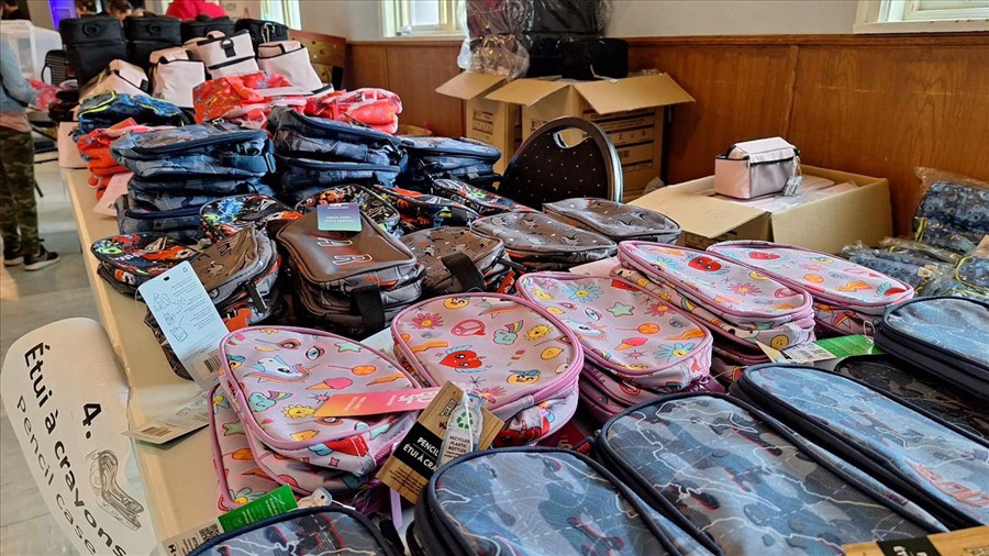 Plus de 1000 sacs scolaires remis par Centre de bénévolat et Moisson Laval