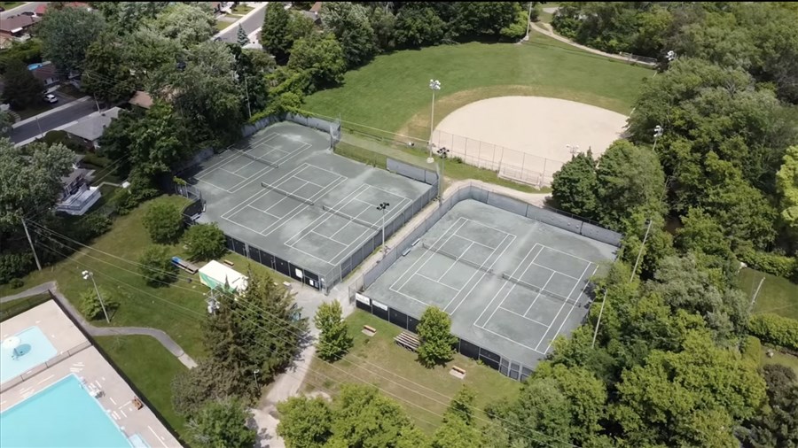 Fermeture des terrains de tennis en terre battue du parc Couvrette 