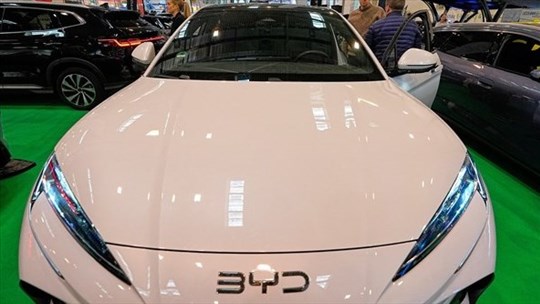 Les Canadiens appuient l'arrivée de véhicules électriques chinois, selon un sondage