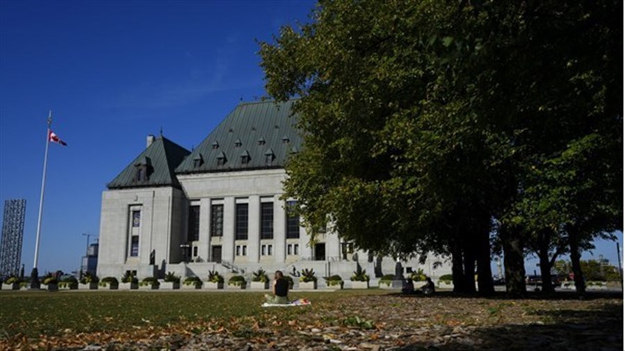 La Cour suprême confirme que les demandeurs d'asile ont droit aux CPE