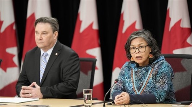 Le passage d'Idlout au camp libéral rapproche Carney de la majorité