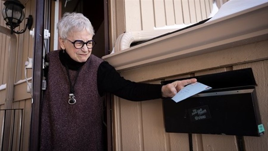 La fin de la distribution du courrier pourrait isoler les personnes âgées