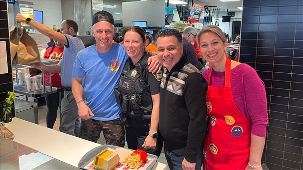 David De Cotis et Barbara Barrasso appuient les familles lors du McDon
